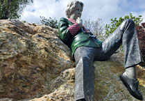 Oscar Wilde statue